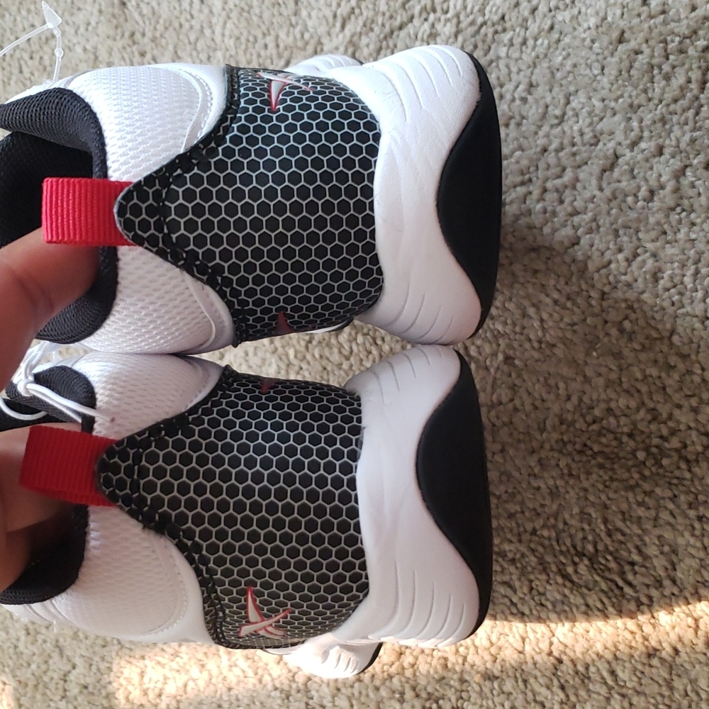 Brand New Reebok Sneakers - Picture 4 of 6